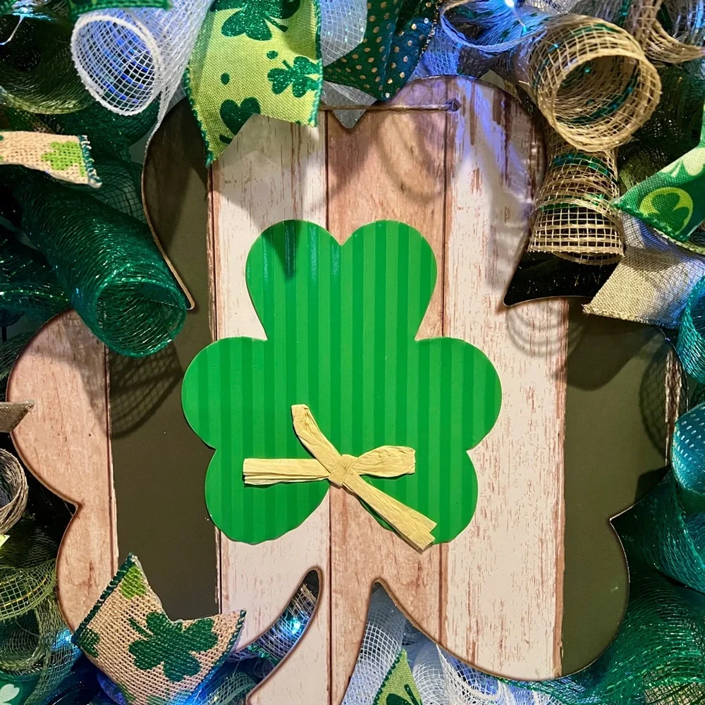 Handmade St. Patrick’s Shamrock Ribbon Prelit Wreath 26 ins LED XLW3